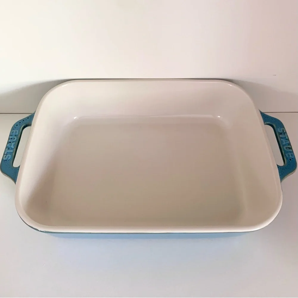 Hold NWOT Staub enameled baking dish - Picture 6 of 11